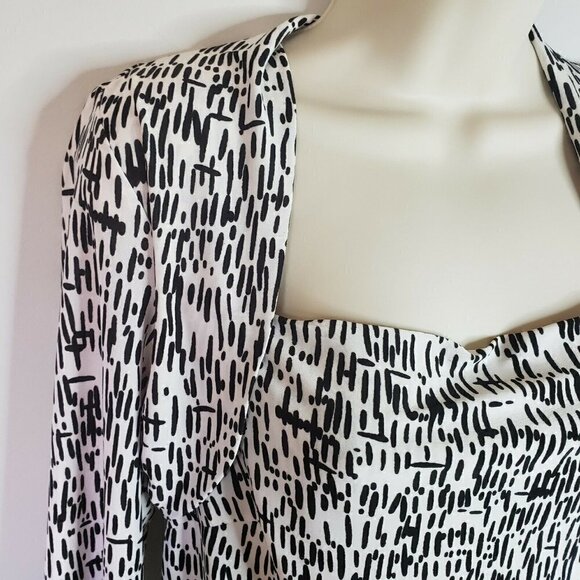 ESSENTIALS by Milano Stretchy T48 Small Blouse Bandage - Picture 2 of 6